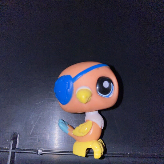 Littlest Pet Shop 882 Parrot Bird Peach Yellow  Blue Patch Blue Glass Eye