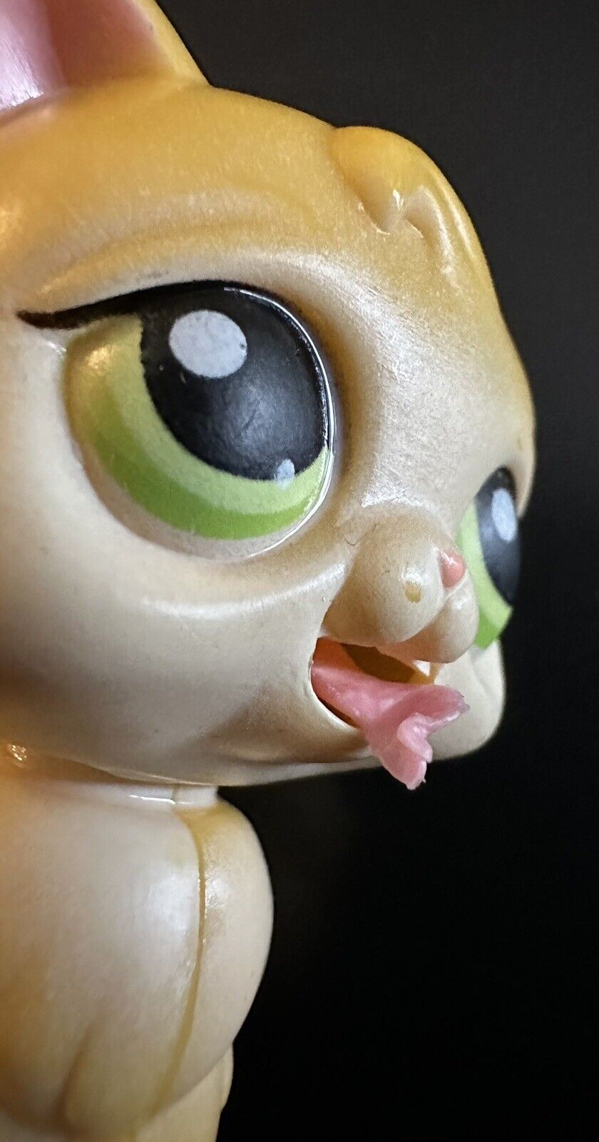 RARE, 1st GEN. LITTLEST PET SHOP Green Eyed Cat & A Moving Tongue Chipped Up