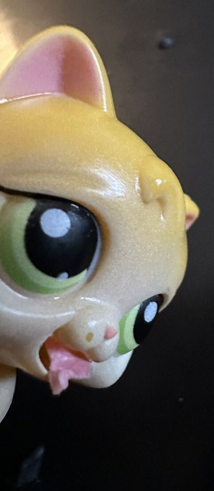 RARE, 1st GEN. LITTLEST PET SHOP Green Eyed Cat & A Moving Tongue Chipped Up