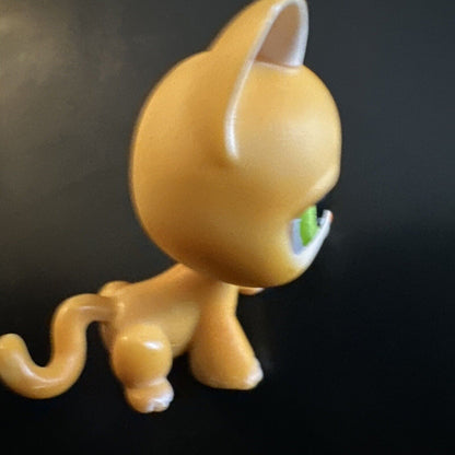 Hasbro Littlest Pet Shop LPS #11 Orange Shorthair Cat Paw Up 2004