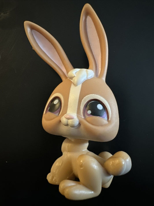 Littlest Pet Shop LPS Bunny Rabbit #28 Purple Eyes Tan Figure Figurine Toy