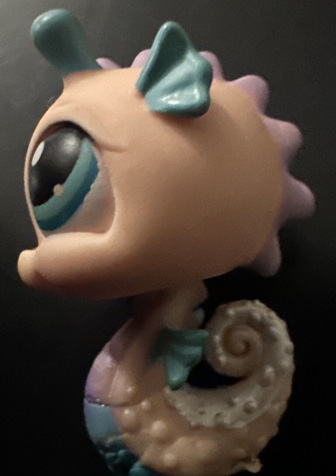 Littlest Pet Shop Seahorse 142 Bottom Looks Like It Was Bit By Dog.