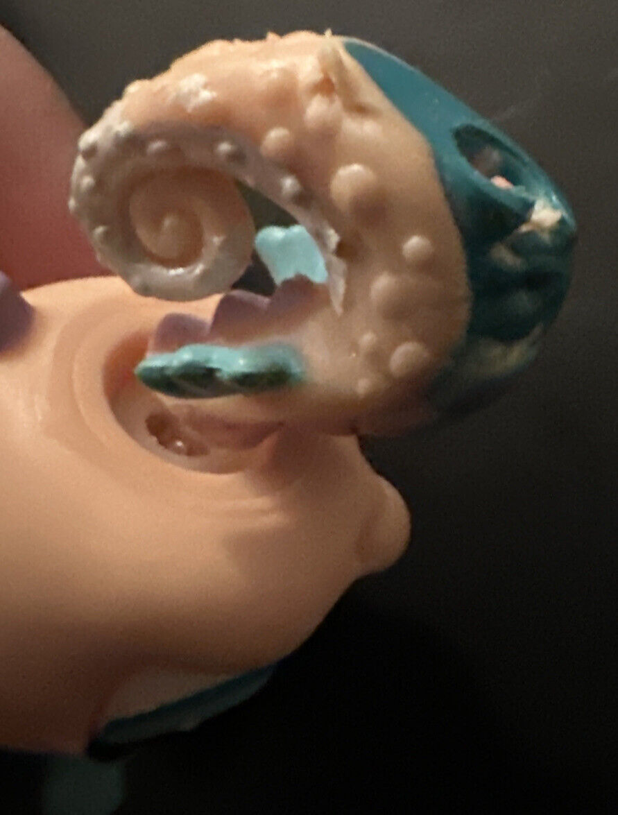 Littlest Pet Shop Seahorse 142 Bottom Looks Like It Was Bit By Dog.